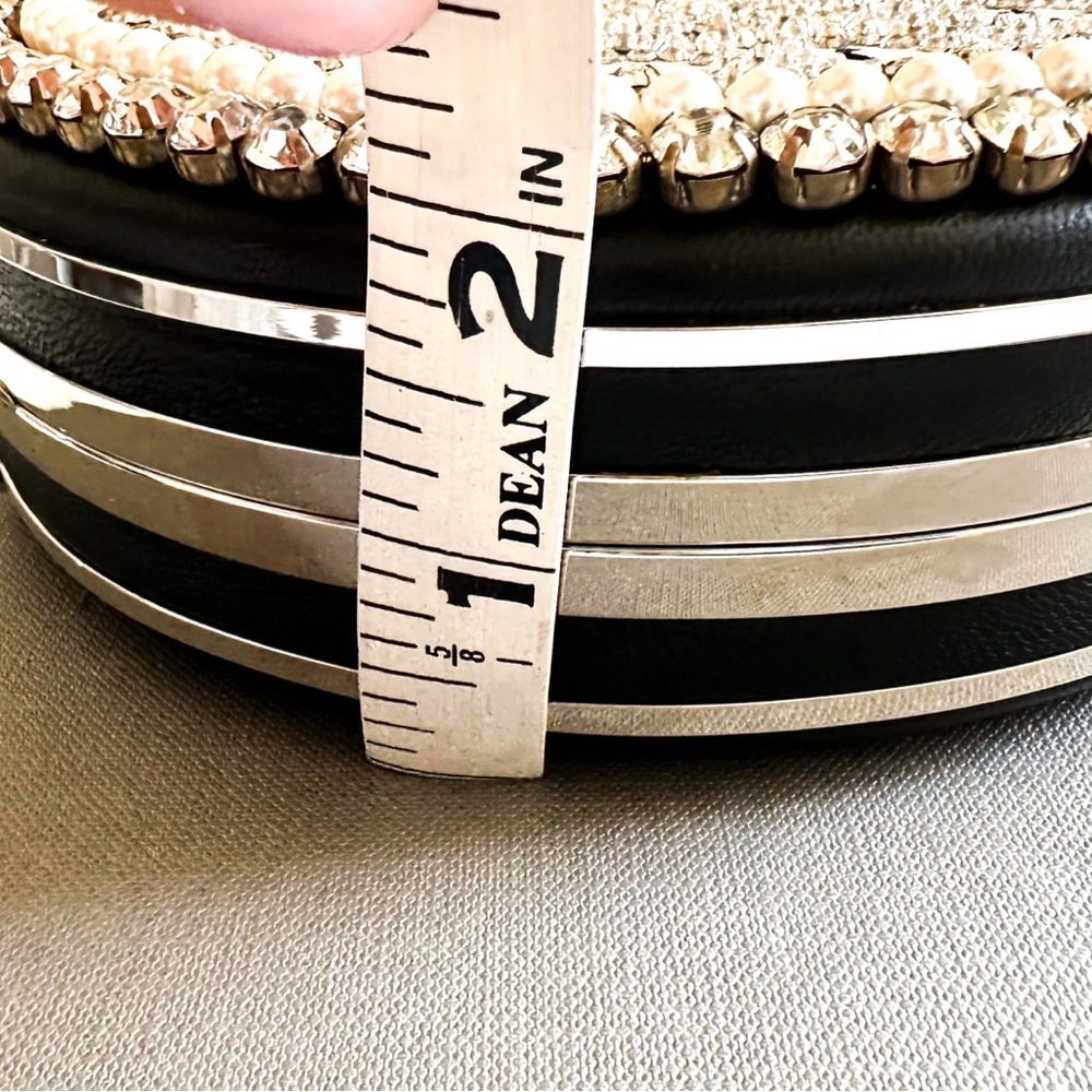 Alexander McQueen Embellished Clock Clutch w/ Chain Immaculate & with Box - Picture 15 of 15